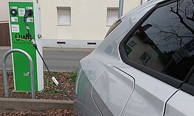 Elf öffentliche Ladesäulen mit insgesamt 22 Ladepunkten stehen jetzt in Bischofsheim für Elektroautos bereit.